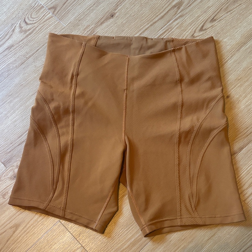 “Butternut Brown” 8 inch high rise ribbed, yoga short size 14